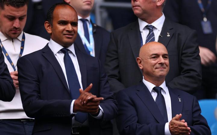  热刺内部风暴升级；前主席列维成众矢之的，高层直指历史决策失误。 体育新闻 热刺内部风暴升级；前主席列维成众矢之的，高层直指历史决策失误。 体育新闻