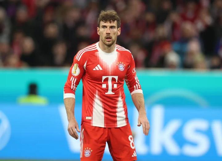  米兰出手示好，格雷茨卡合同即将到期；拜仁中场面临新选择。 体育新闻