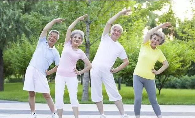 70-80岁骨骼退化科学指南：九大动作禁区与生物力学解析