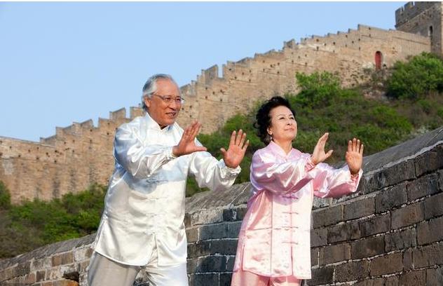  70-80岁骨骼退化科学指南：九大动作禁区与生物力学解析 健康养生