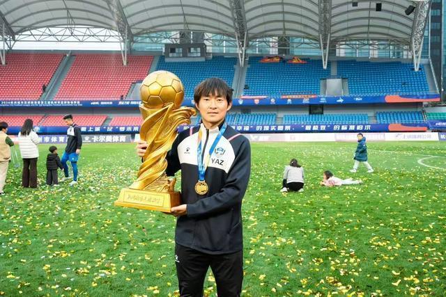  从草根到职业联赛：浙大状元叶安钊的足球青训技术解构与实战方法论 体育新闻